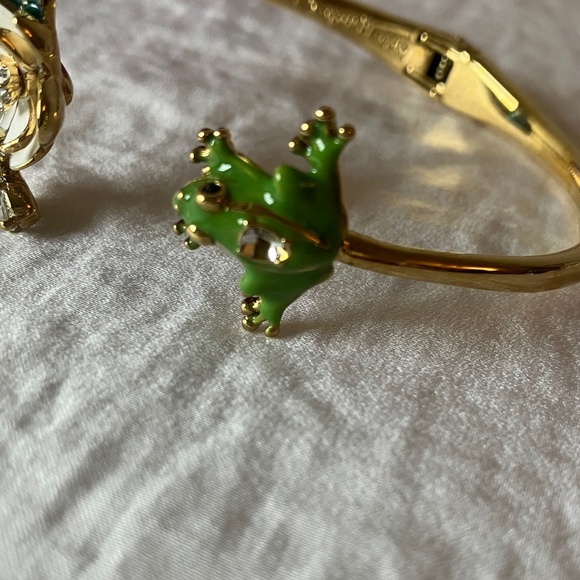 Kate Spade:Multi-Stone Frog& Flower HingedCuff Bracelet- Gold Tone-Missing stone - Picture 3 of 16